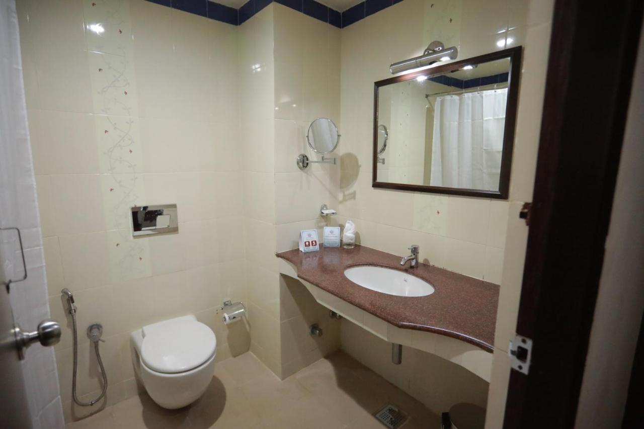 Hotel Peninsula Thrissur Zewnętrze zdjęcie
