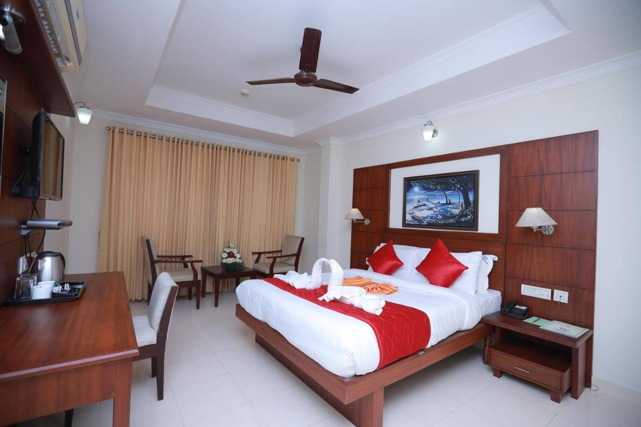 Hotel Peninsula Thrissur Zewnętrze zdjęcie