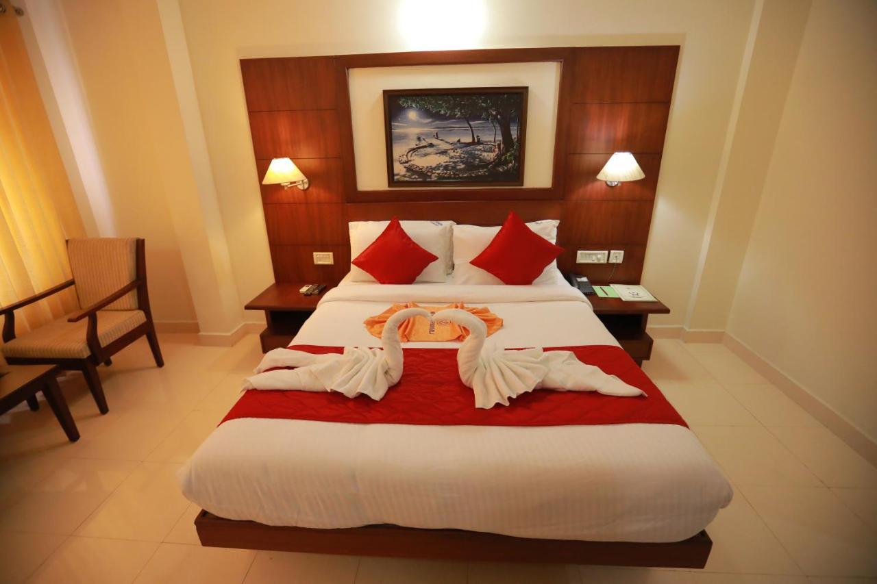 Hotel Peninsula Thrissur Zewnętrze zdjęcie