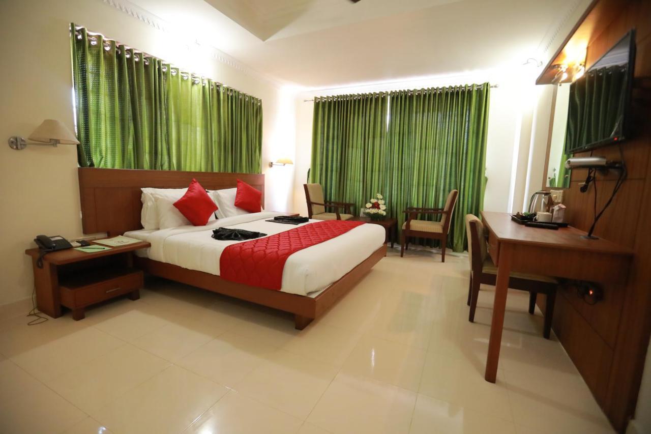 Hotel Peninsula Thrissur Zewnętrze zdjęcie