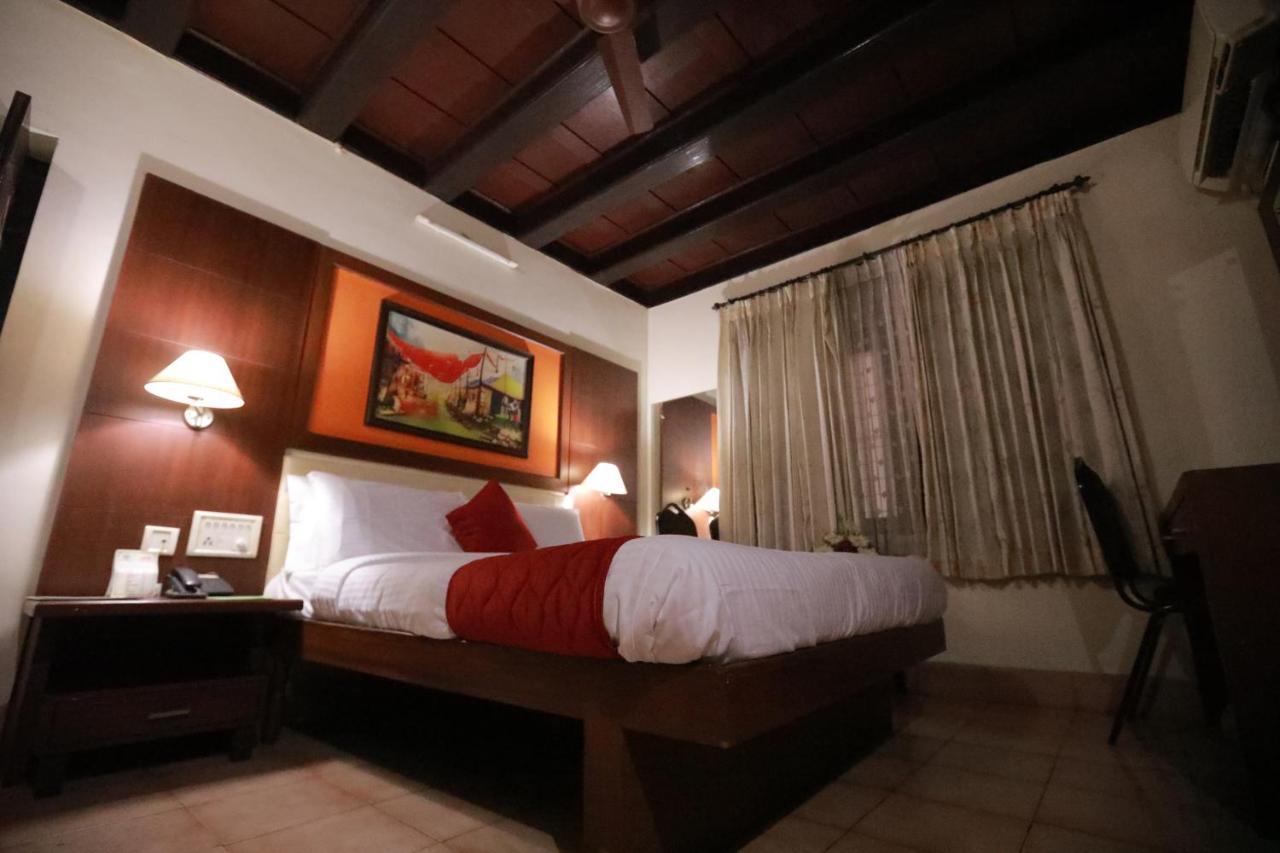 Hotel Peninsula Thrissur Zewnętrze zdjęcie