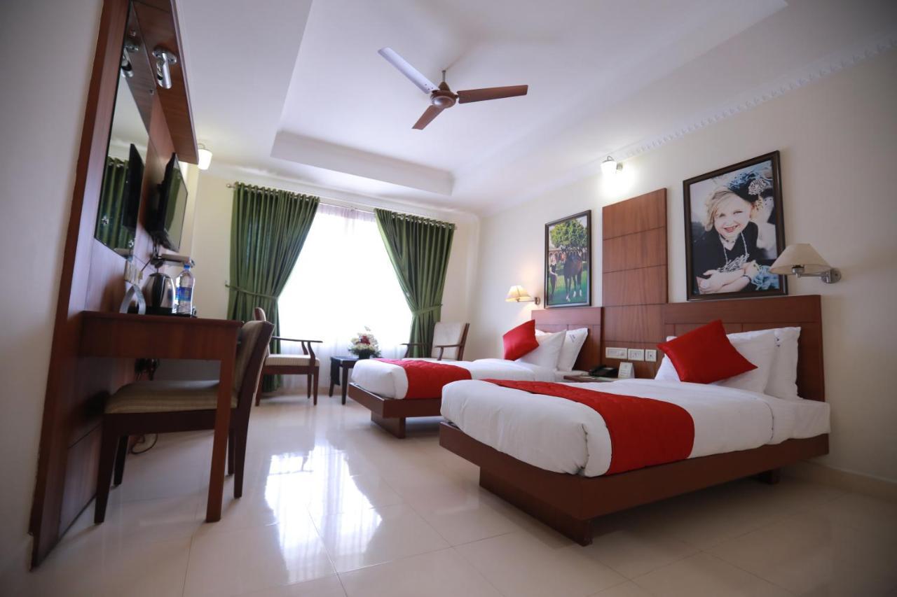 Hotel Peninsula Thrissur Zewnętrze zdjęcie