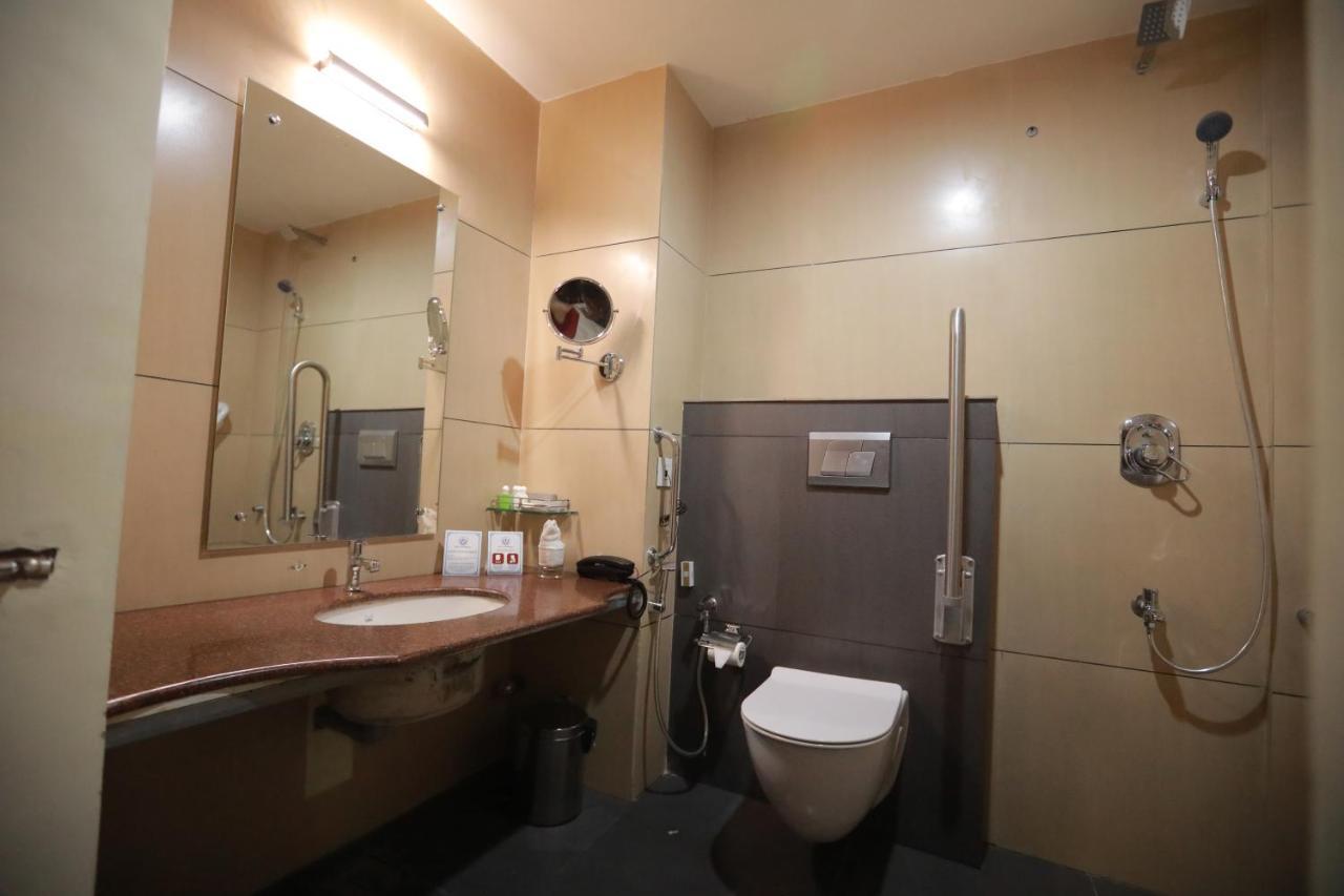 Hotel Peninsula Thrissur Zewnętrze zdjęcie