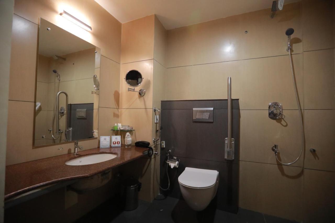 Hotel Peninsula Thrissur Zewnętrze zdjęcie