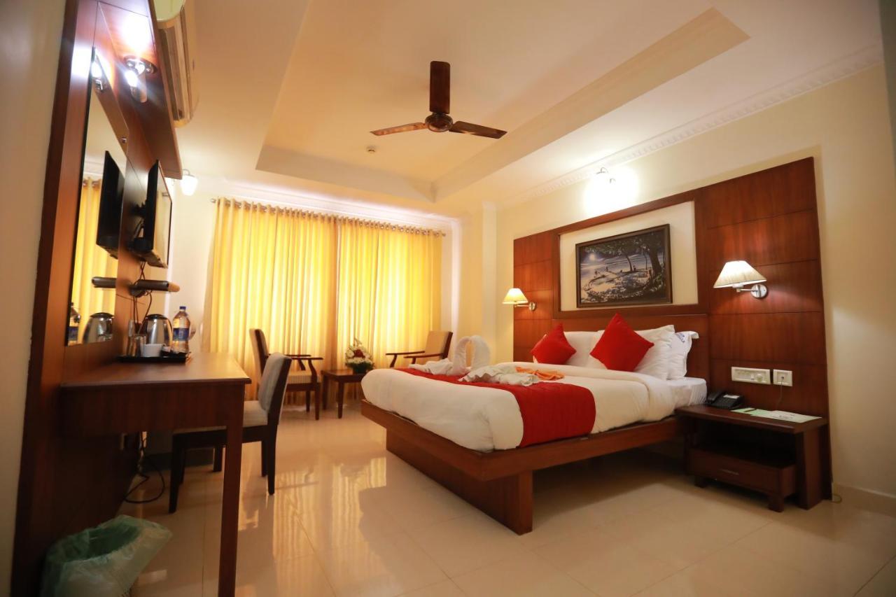 Hotel Peninsula Thrissur Zewnętrze zdjęcie